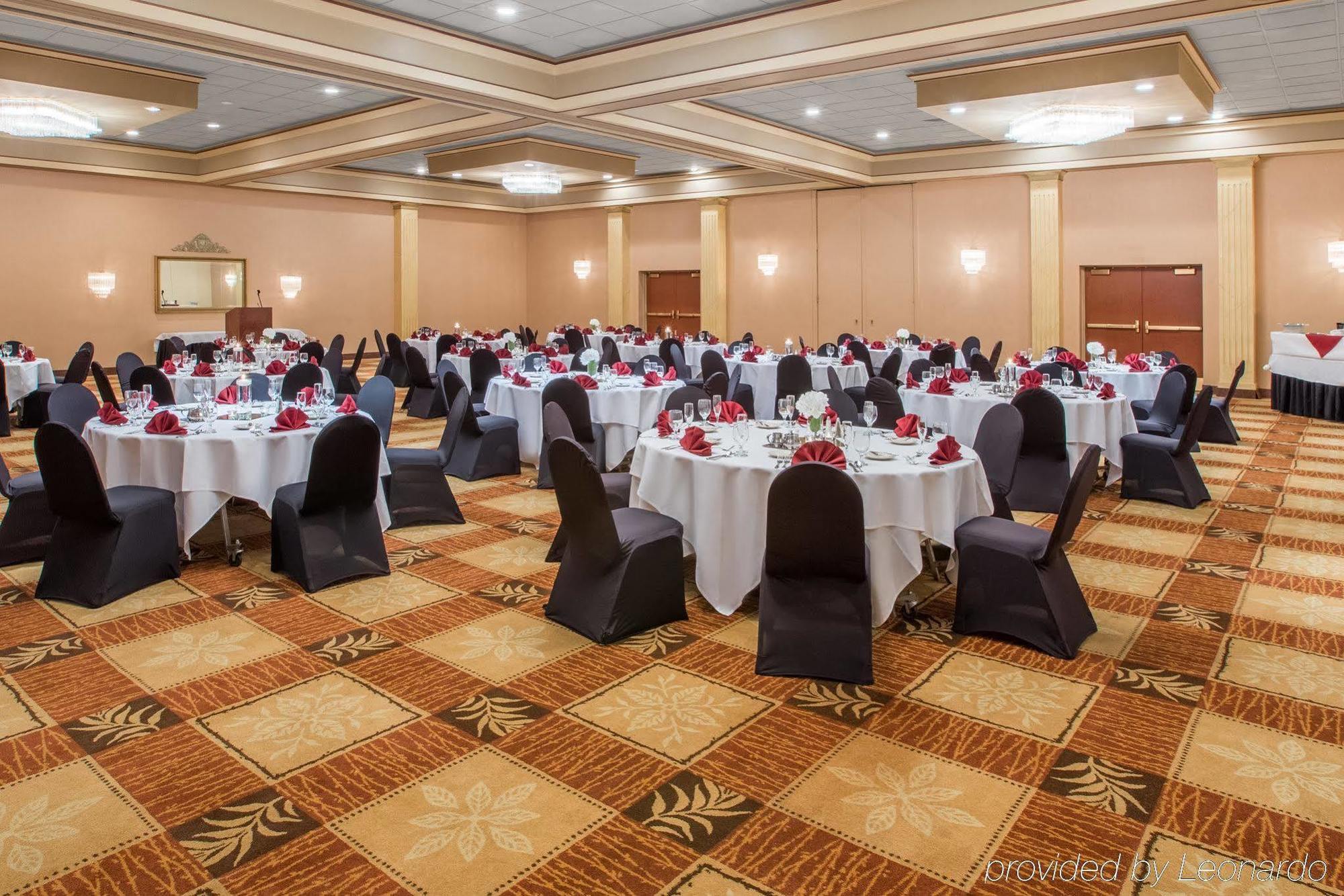 底特律诺维福朋喜来登酒店 外观 照片